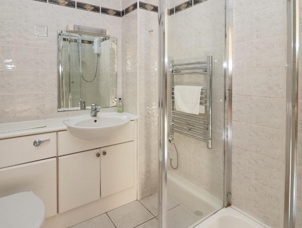 Triple Room Shower,1019755207:JPEG